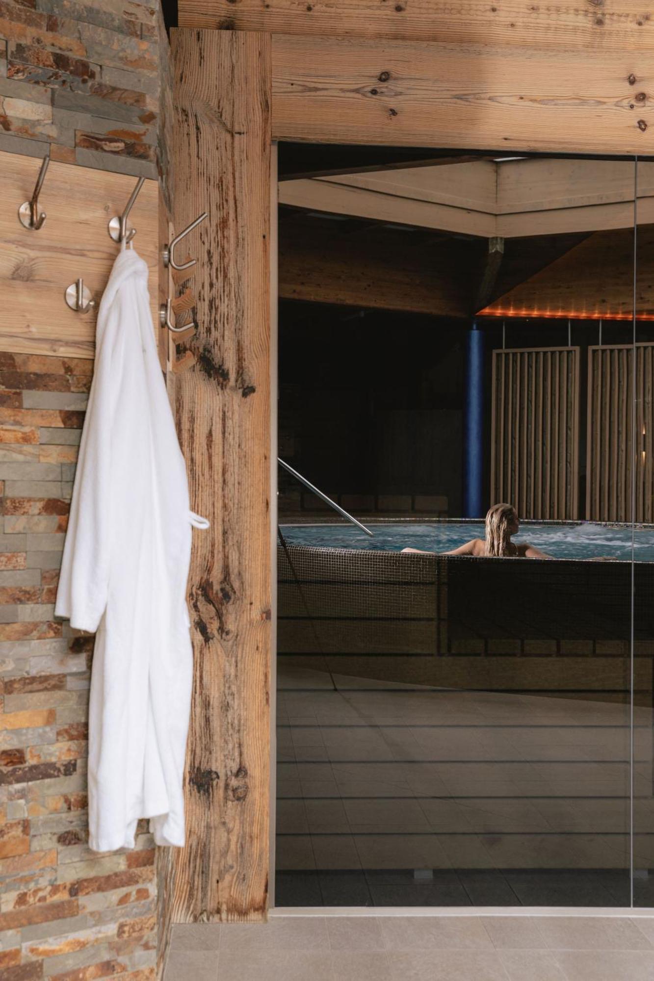 Hotel Die Post Bad Kleinkirchheim Bagian luar foto