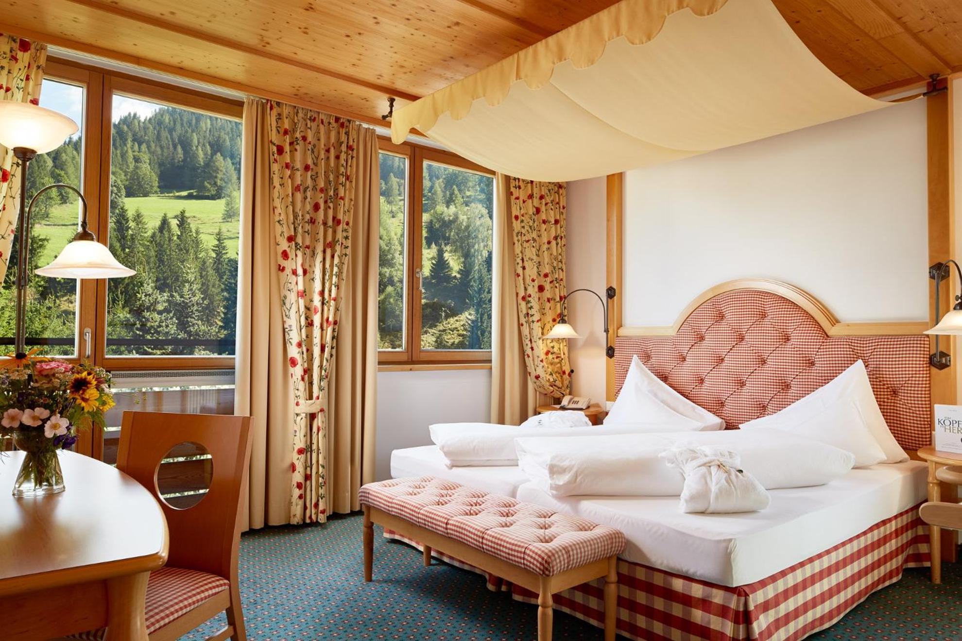 Hotel Die Post Bad Kleinkirchheim Bagian luar foto